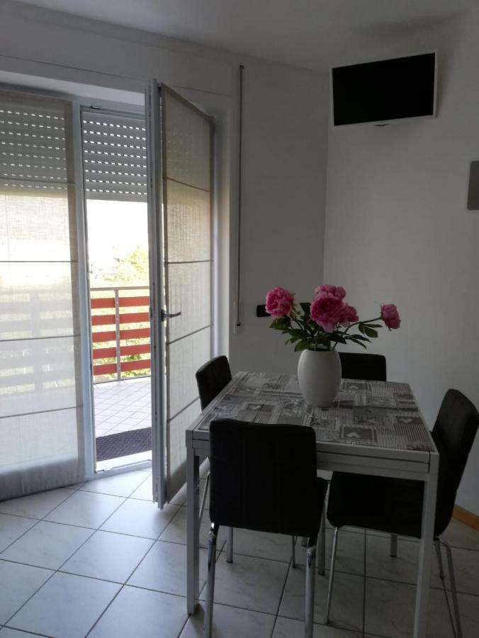Ca Delle Rose Apartment โรเวเรโต ภายนอก รูปภาพ